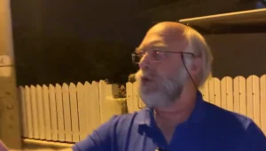 בכיר במשרד החינוך תיאם פגישה בעלת אופי מיני עם בן 15 - ונעצר