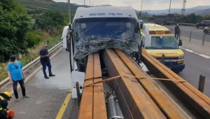 נהג אוטובוס נהרג בתאונה עם משאית ליד צומת ערערה בצפון