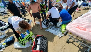 אישה כבת 60 טבעה בים בהרצליה; מצבה אנוש