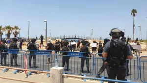 העבודות בבית הקברות ביפו הוקפאו; 3 מפגינים נעצרו