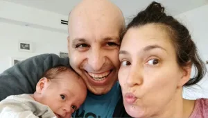 "אימהות אף פעם לא באמת ישנות"