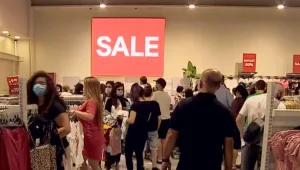 אופנה בשקל: הישראלים מסתערים על חנויות הבגדים הזולות