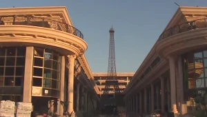 מי צריך טיסה לפריז? דגם של מגדל אייפל הוצב בנתיבות