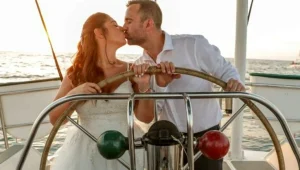 אחרי שחתונתם נדחתה פעמיים: החליטו להתחתן על יאכטה ולתרום את הכסף