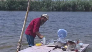 אבידן אופיר ומשפחתו שעברו לגור באוהל  - פונו ע"י פקחים