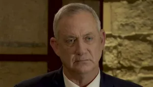 בעקבות שיחת ראש המל"ל עם נורקין: גנץ שיגר מכתב חריף לנתניהו