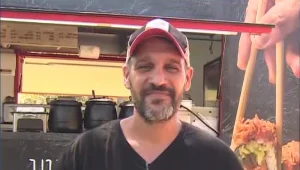 בעקבות המשבר הכלכלי - ניר הפך את המסעדה שלו לניידת