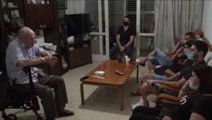 אלפים התגייסו לסייע לאפרים, ניצול השואה