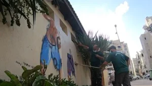 בעקבות המחאה: עיריית ת"א מחקה את ציור הקיר בחוף מציצים