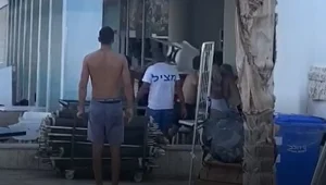 כיסאות באוויר: עצורים בקטטה המונית במלון בים המלח • תיעוד