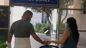 "נדקרתי 28 פעמים": הישראלי שנפצע קשה בפיגוע בראש העין מדבר