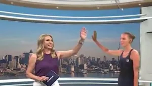 טלוויזיה מהעתיד: יורוספורט ראיינו טניסאית - בהולוגרמה