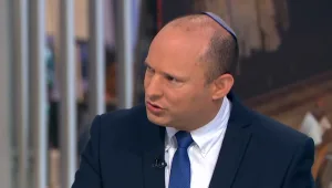 בנט נגד נתניהו: התנהלות מחפירה, שם את הפוליטיקה לפני האזרחים