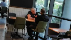 בדרך לפוליטיקה הארצית? תיעוד: רון חולדאי נפגש עם יאיר לפיד