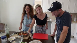 משה אשכנזי מסביר לשי שטרן איך נחגוג את ראש השנה