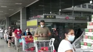 יממה לפני הסגר: תורי ענק במרכולים ואלפי ישראלים שברחו לחו"ל