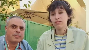 גדולים מהחיים: סיפורם של רומי חולת הסרטן והרופא שמלווה אותה