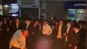 פעיל מוכר בקהילה החרדית בניו יורק נעצר - אלפים יצאו לרחובות