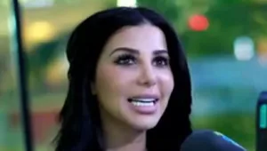 לאחר שלבשה מכנס צמוד: מגישת טלוויזיה בכוויית גורשה מהמדינה