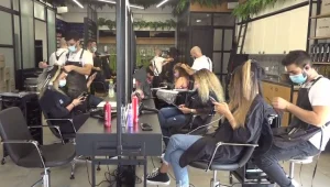 אחרי חודש וחצי: הישראלים חזרו למעצבי השיער ומכוני היופי