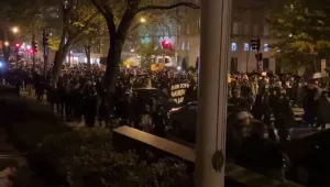 תרחיש האימים של אמריקה: לילה עם המפגינים מחוץ לבית הלבן