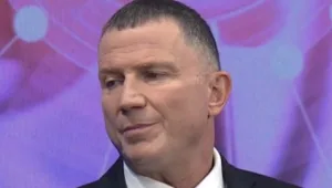 אדלשטיין: "עדיף לפצות את בעלי העסקים - ולא להורות על פתיחתם"