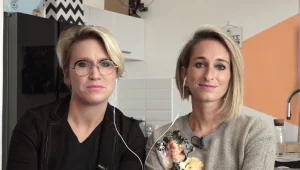 שכנות חרדיות התגרשו מבעליהן, עזבו את הבית - והפכו לזוג