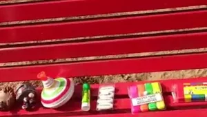 ילד בן 11 החליט למכור את הצעצועים שלו כדי לעזור להוריו