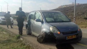 נהגת איבדה שליטה, עפה לשוליים והתהפכה - בגלל ג'וק שנכנס לרכב