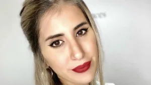 עדי דקל – אחות ואמנית גבות