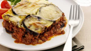 אהרוני מחמם את החורף: מוסקה חצילים רכה ועסיסית