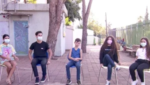 לאחר 8 חודשים: תלמידי חטיבות הביניים עדיין תקועים מול המסכים