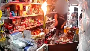 המוכר סירב למכור אלכוהול - הלקוח זרק בקבוק תבערה לתוך המכולת