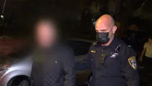 נתפס על חם: נלכד סוהר שהציע לבני 13 תשלום עבור יחסי מין