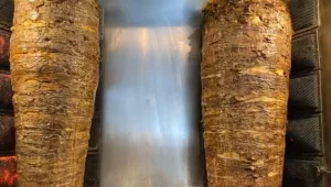 השווארמה הכי טובה בארץ נמצאת בקריית אתא