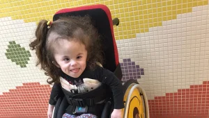 "יסייע לה לשבת בגובה חבריה": כיסא הגלגלים המיוחד של אביגיל
