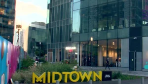 מגדל היוקרה שהפך למוקד של מסיבות פיראטיות - ולמטרד לשכנים