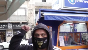 לאחר חתימת ההסכם: צוות לפני החדשות הותקף ע"י פעיל לה פמיליה