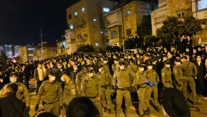 אישום נגד שוטר: היכה מפגין שהעיר לו על מסכה – וכתב דוח שקרי