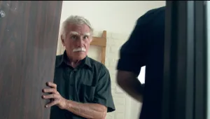 הרופא שמצפצף על החוק ונותן תרופות קורונה ופטור מעטיית מסכה