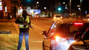 הגבלת מרחק ואיסור שהייה בבית של אחר: העוצר הלילי נכנס לתוקף