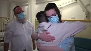 קסם של תרומה: אמו של נער מנטליסט תרמה כליה לצופה בהופעתו