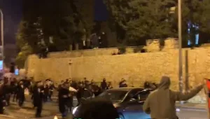 רוגמים באבנים את הרכב - ודוחפים את הנהג: פלסטיני הותקף בי-ם