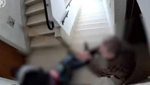 הנכדה הכתה את סבה - כי לא נתן לה 200 שקלים • תיעוד