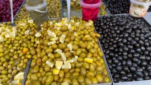 חמוצים? אצלם זו מחמאה! הכירו את "חמוצי כרמל", החמוצים האהובים ביותר ברמלה