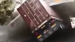 פיתרון לתופעה המטרידה: כך מונעים התנגשויות של כלי רכב בגשרים