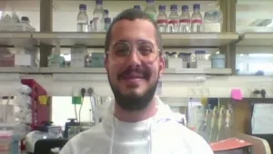 הצעיר שהפך למדען במטרה למצוא תרופה למחלתו הסופנית