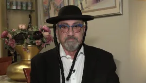 המסעדן שפתח במרד - כשהוא מחופש לחרדי: "גם לנו מותר"