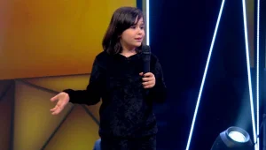 הילדה ליבי אבן חיים צוחקת על אגדות ילדים