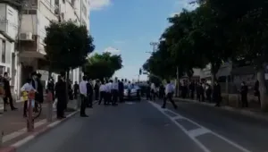 תיעוד מבני ברק: המשטרה פשטה על ישיבה שפתחה בסגר - 2 נעצרו
